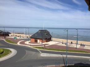 Appartement 2 pièces avec loggia vitrée à 50m de la plage - FR-1-712-8